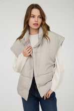 Load image into Gallery viewer, Oversized Puffer Vest
