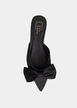 Load image into Gallery viewer, Dorothy
