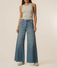 Load image into Gallery viewer, Blake High Rise in Super Wide Leg

