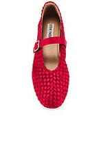 Load image into Gallery viewer, Steve Madden Dreaming Flats
