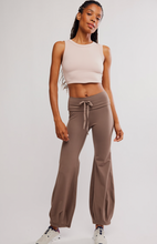 Load image into Gallery viewer, Quick Step Bubble Pant- Sandstorm
