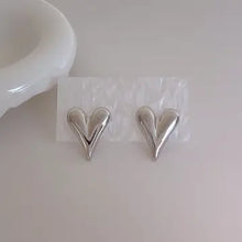 Load image into Gallery viewer, Heart Earrings
