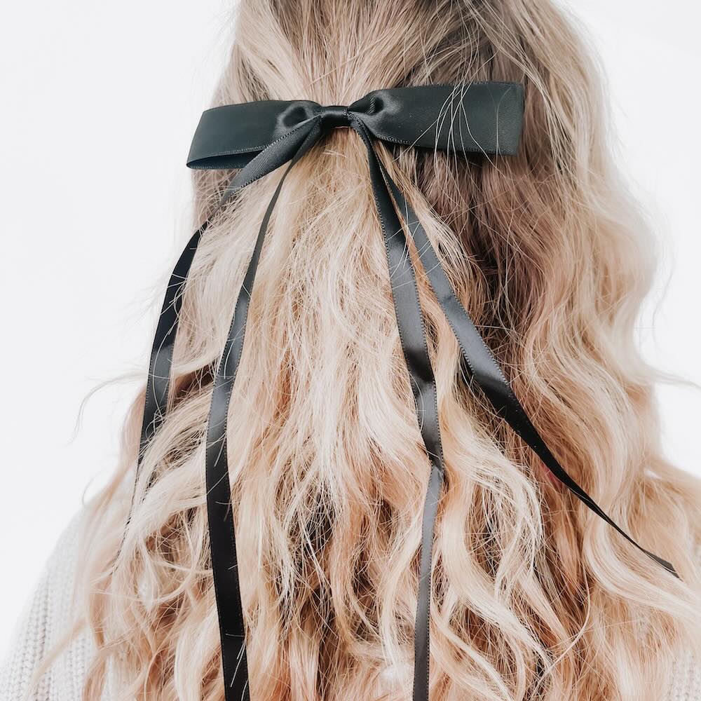 Dahlia Dainty Bow Clip