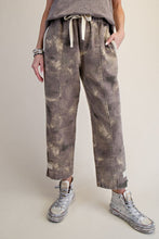 Load image into Gallery viewer, Camo Pants
